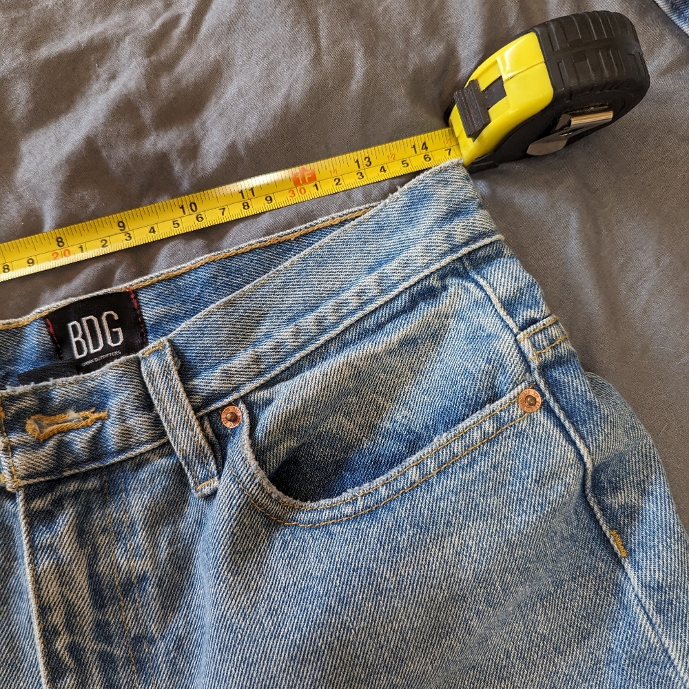 BDG Mom High-Rise Denim Shorts - Picture 6 of 6